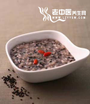黑芝麻红豆粥 滋补功效持久